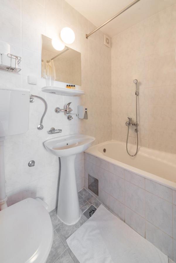 R Club Apartments Old Town Budua Esterno foto